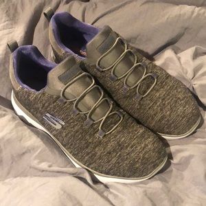 Women’s Skechers Size 7.5